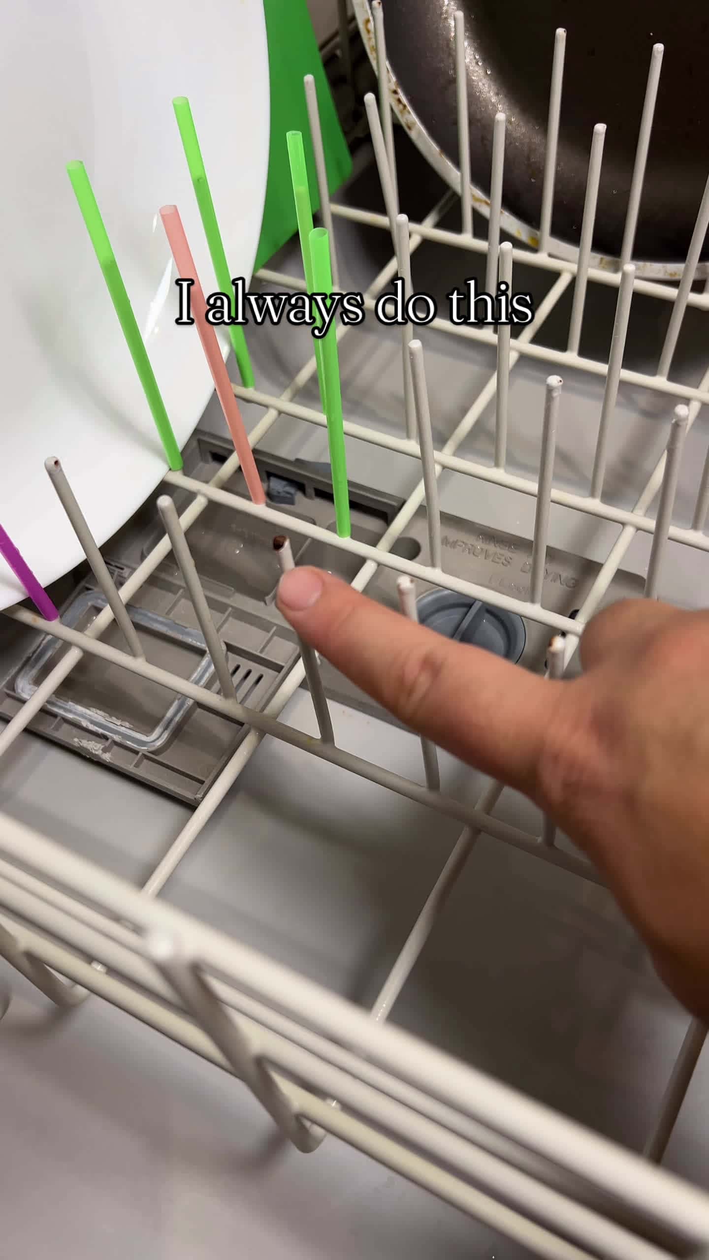 Cover for Life Hack 🍽️🍽️🍽️I always do this …. #lifehack #hack #viralvideo #tip #mom #kitchen #kitchenhacks