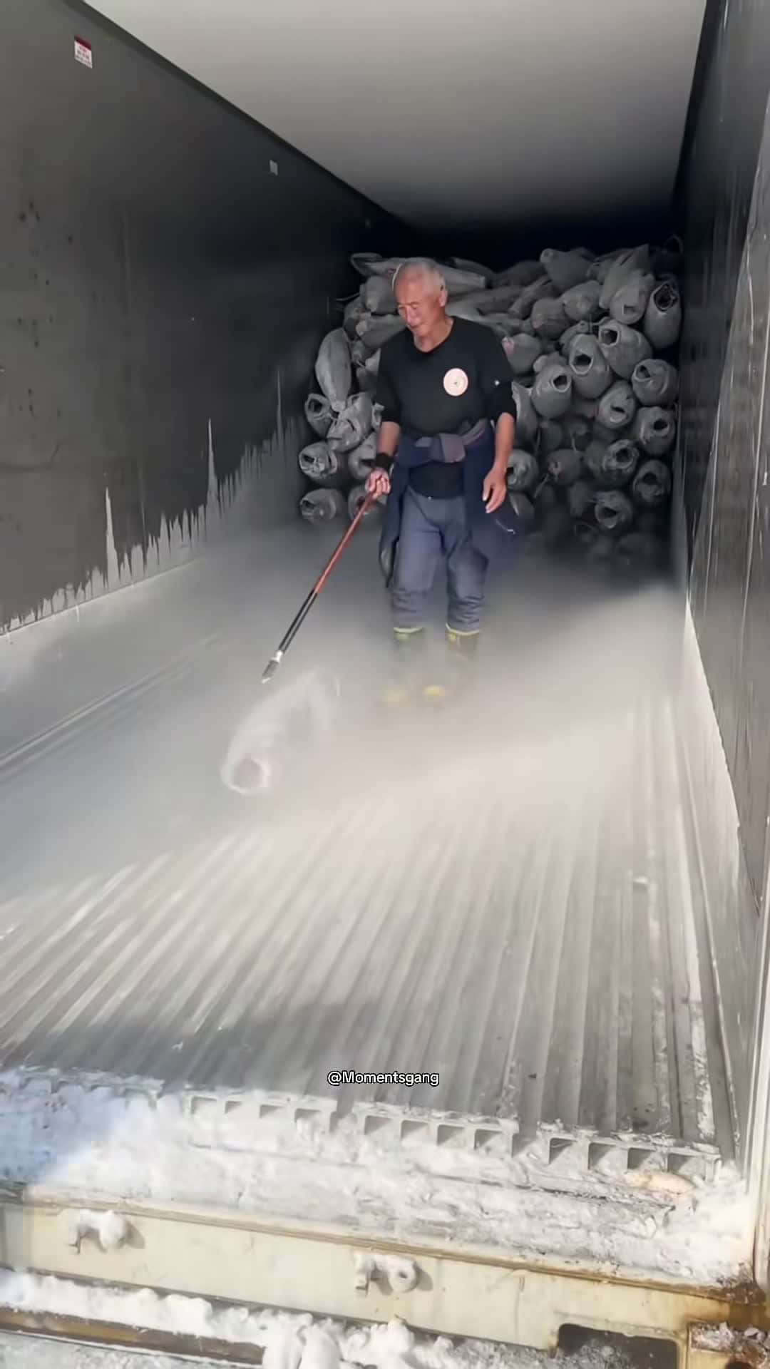Cover for How to offload a tuna shipment