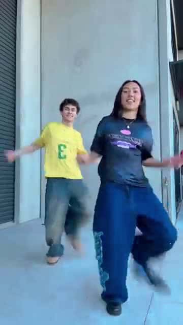 Cover for THIS VIRAL DANCE IS SO SATISFYING! 😩😍