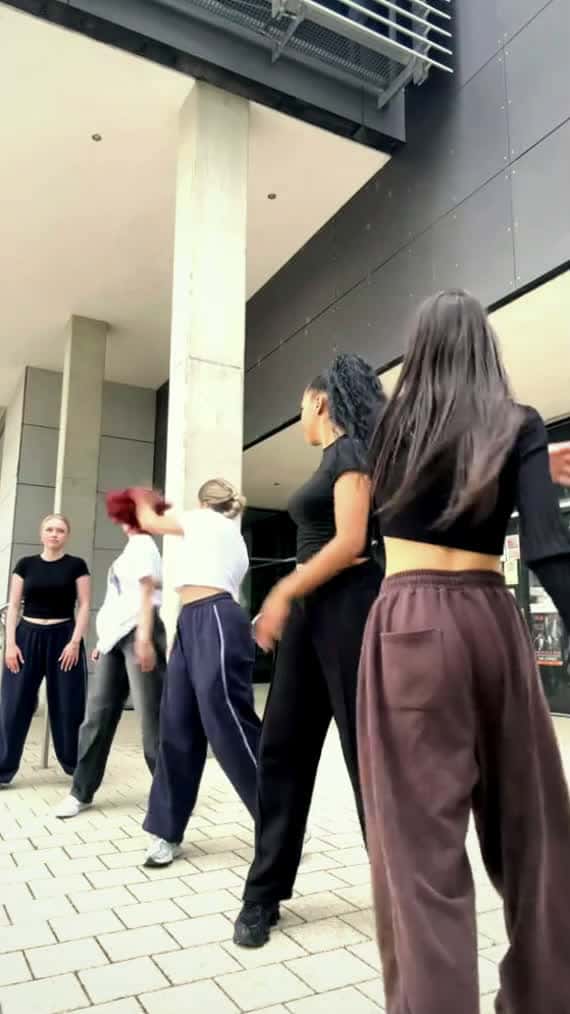Cover for Link in BIO Groove time 💃