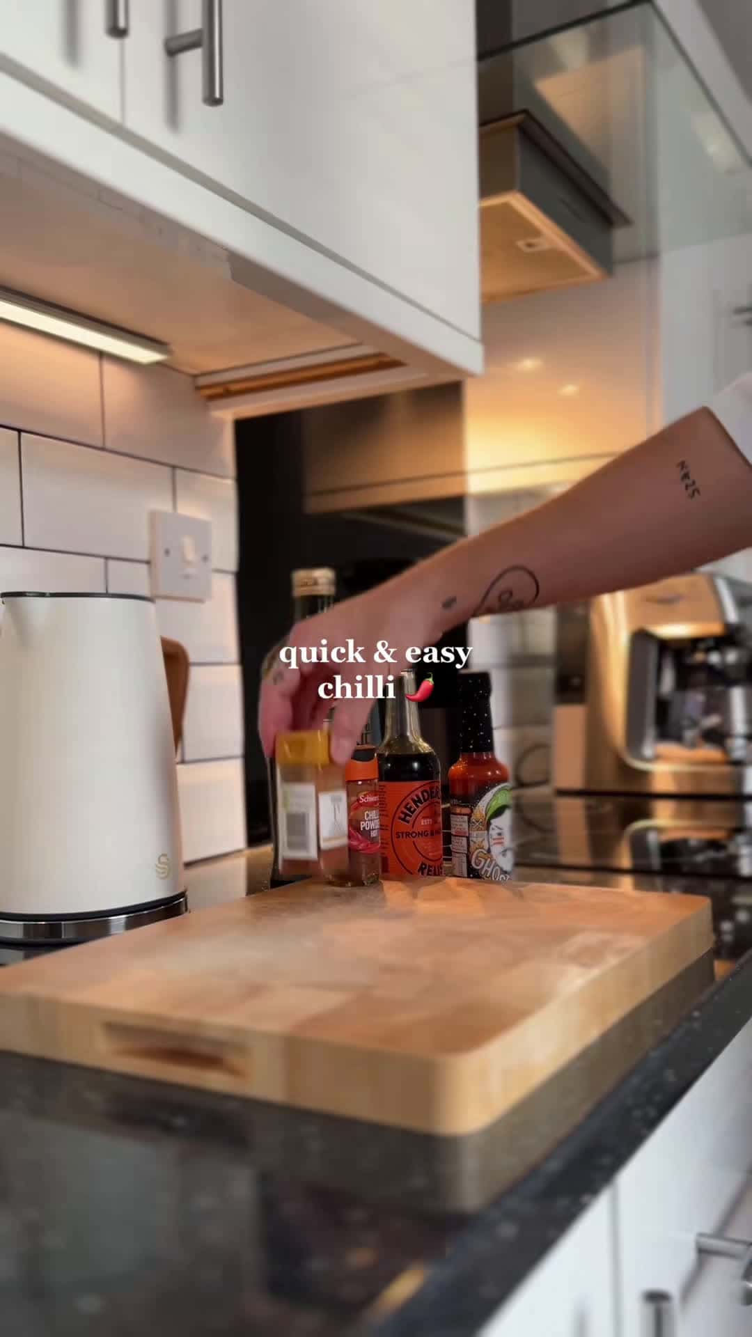 Cover for A quick and easy chilli recipe 🌶️ one of my fave dishes, the spicier the better 🔥 #quickandeasyrecipe #chilliconcarne #cookwithme #asmrvideo #anxietyrelief
