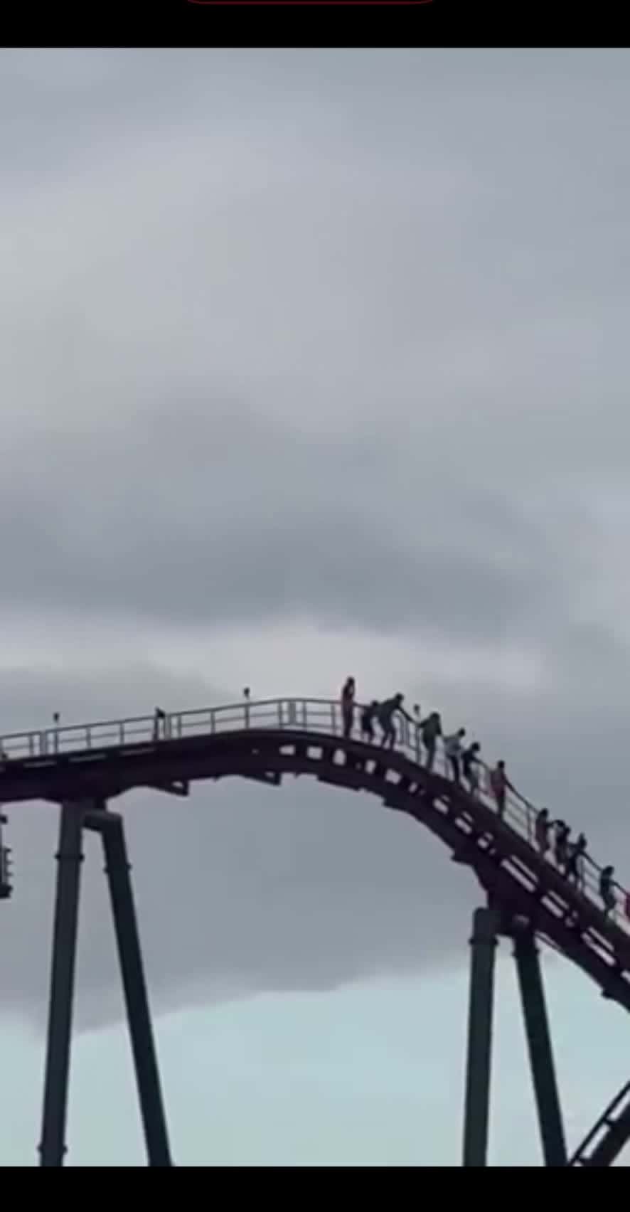 Cover for Sirens Curse coaster at Cedar Point in Sandusky, Ohio malfunctioned again, forcing riders to walk down the track. This is the 4th incident since the ride opened earlier this year.