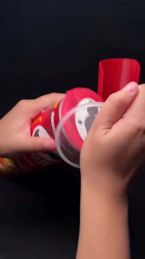 Cover for No more hand stuck in the can! Genius 3D printed Pringles tray 🍟 #3DPrinting #LifeHacks #Gadgets