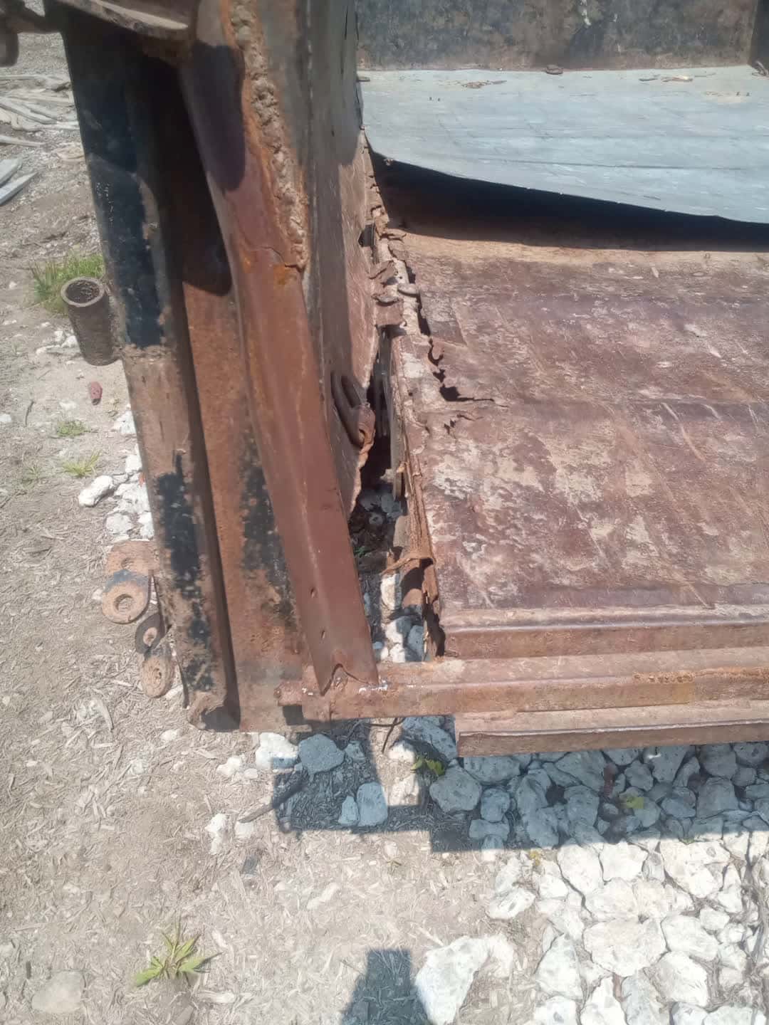 Cover for welding up the dump trailer 