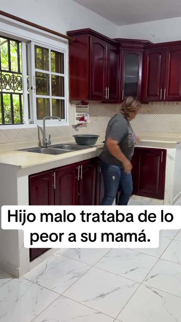 Cover for Hijo malo trataba de lo peor a su mam parte 1 . 01358 #trending