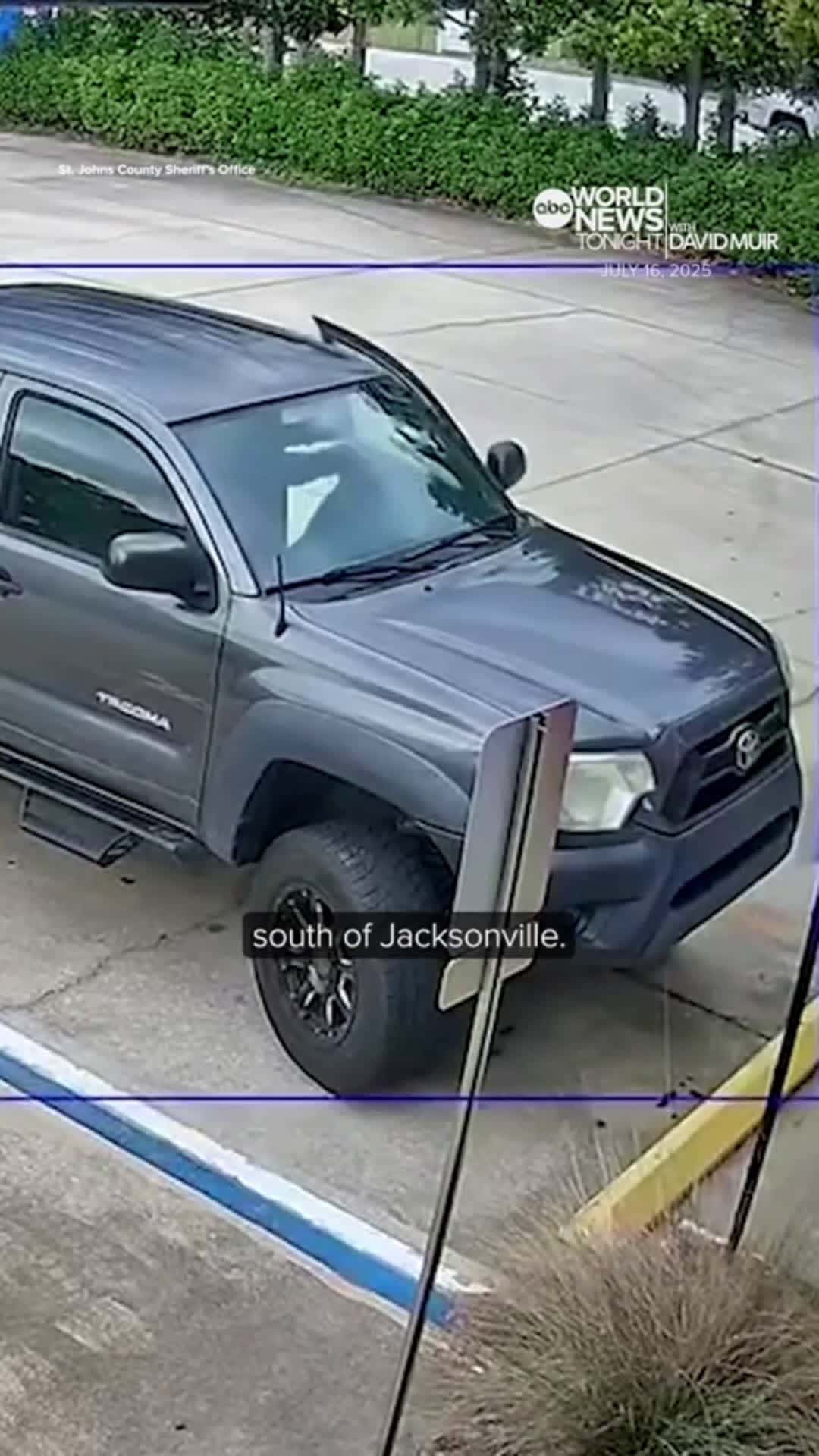 Cover for WATCH: Woman narrowly escapes attempted kidnapping in broad daylight — attacker caught on camera! #AttemptedKidnapping#CaughtOnCamera#SelfDefense#CloseCall#StayAlert#NewsNoodle#ProtectWomen#SecurityFootage#ViralAlert#CrimeWatch