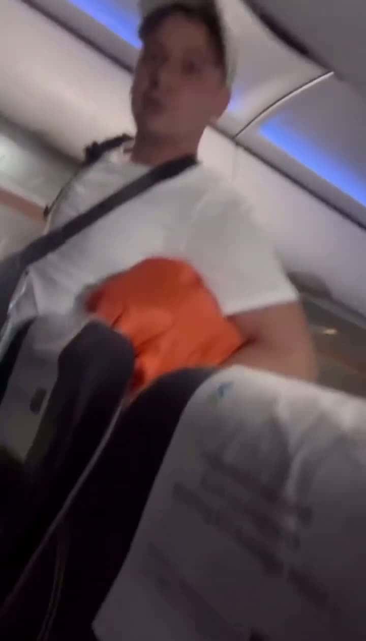 Cover for Man picks a fight with boxer on plane!! #fight  #caughtoncamera  #creatorsearchinsights  #fyp