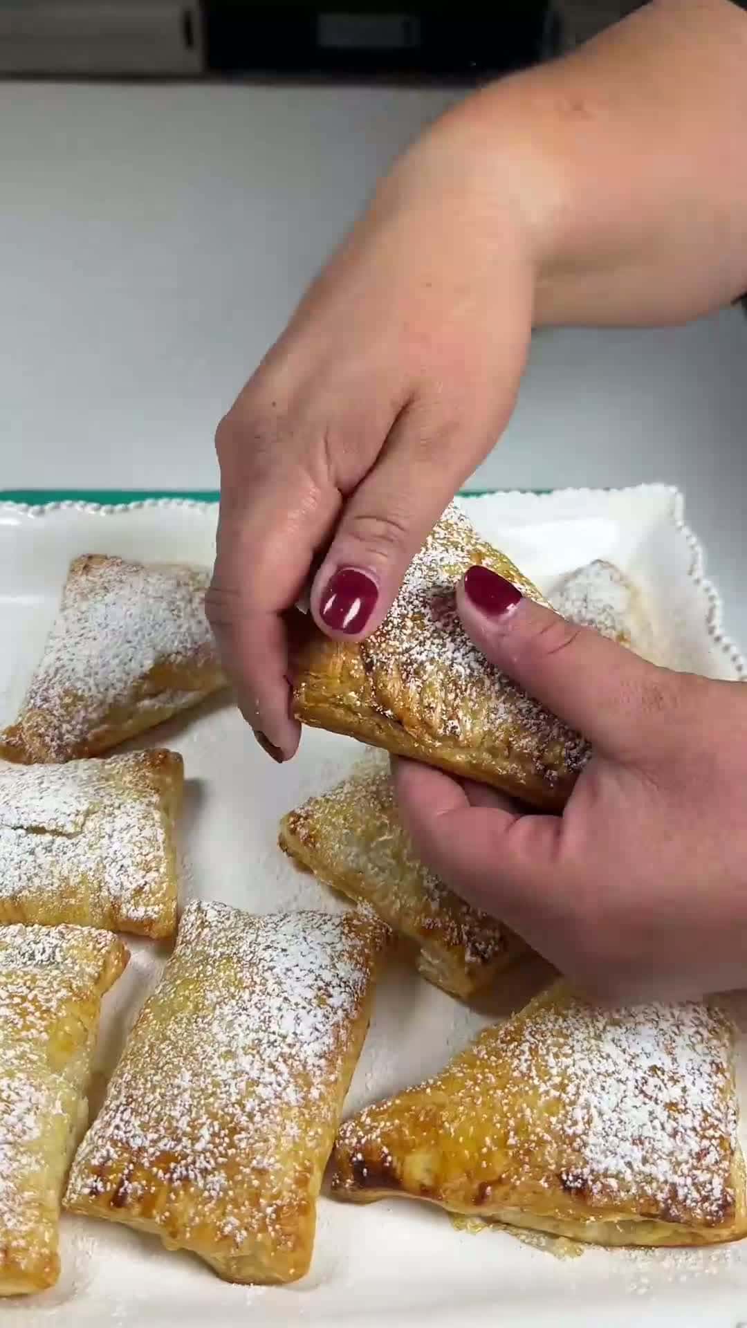 Cover for The most delicious recipe!🤤😱😍 #fypシ #foryou #foryoupage❤️❤️ #viralvideo #paratiiiiiiiiiiiiiiiiiiiiiiiiiiiiiii #viraltiktok #recipe #easyrecipe #family #fun #appleturnover