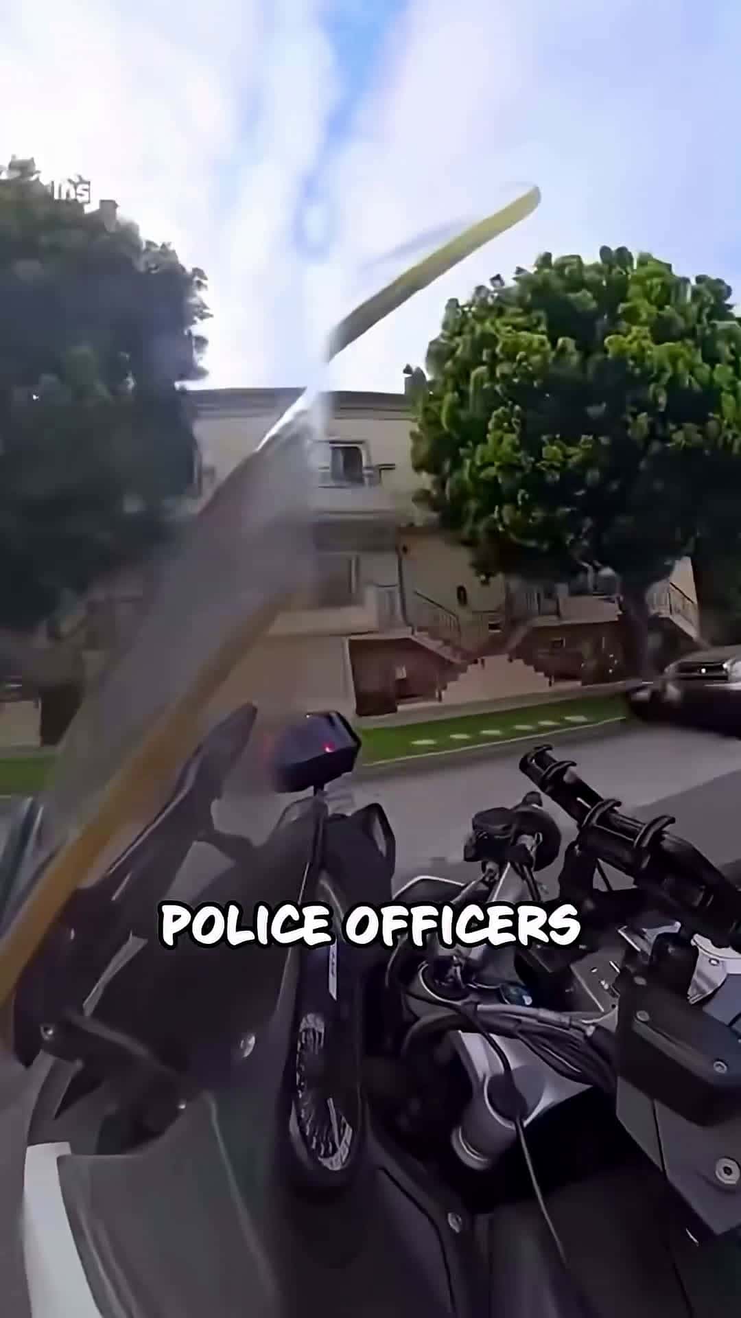 Cover for Woman Asks LA Cop for Help — He Races to Save Her Cat 🐱❤️