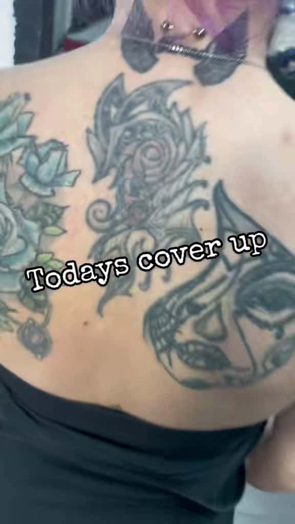 Cover for Starting a big upper back cover-up! First step: layering white to fade the old tattoo. Can’t wait to see the healed result! #coveruptattoo #tattooartist #workinprogress 🖤