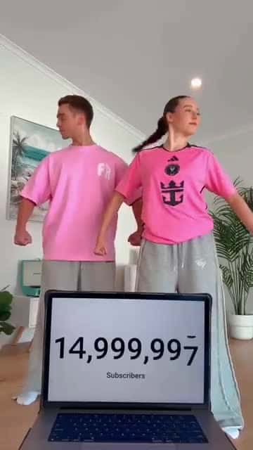 Cover for _15M SUBS CELEBRATION 🥹😭🥰 DIA DELÍCIA VIR