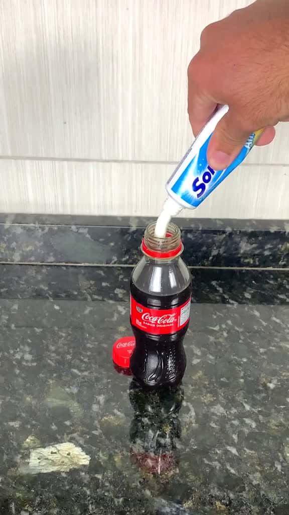 Cover for I put toothpaste in Coca Cola and never had that problem again tips Home clean 13150 #american