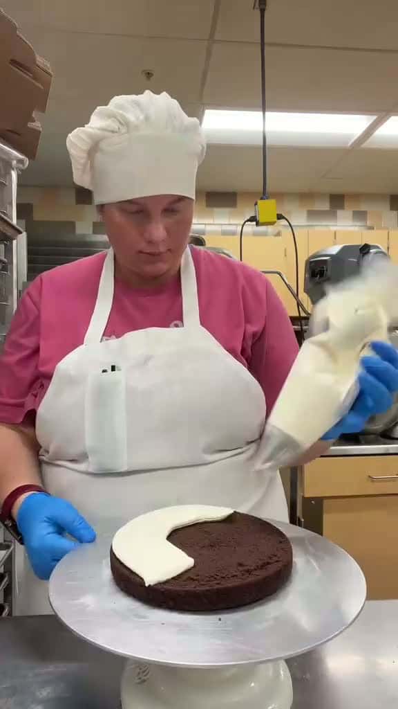 Cover for  layered cake   creatorsearchinsights  cake  cakedecorating  fyp  viral  cakevideo  cakedecorator  caketok  buttercream  chocolate  vanilla  33710