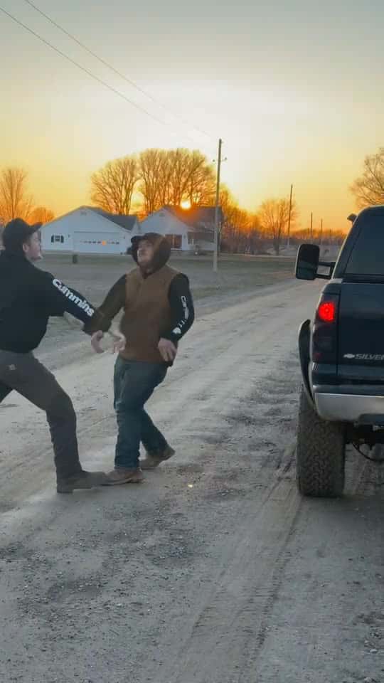Cover for these ladies ain’t know how to fight  #caughtoncamera  #viral