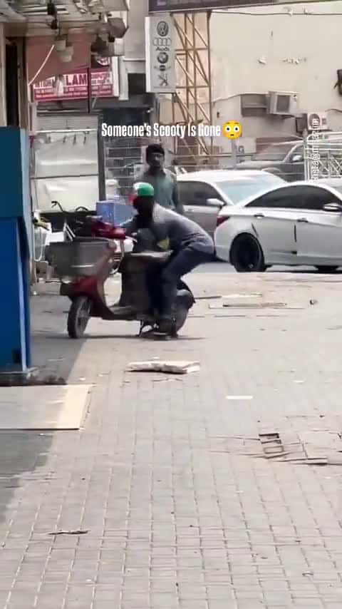 Cover for Guy steals moped in 5 seconds  #caughtoncamera
