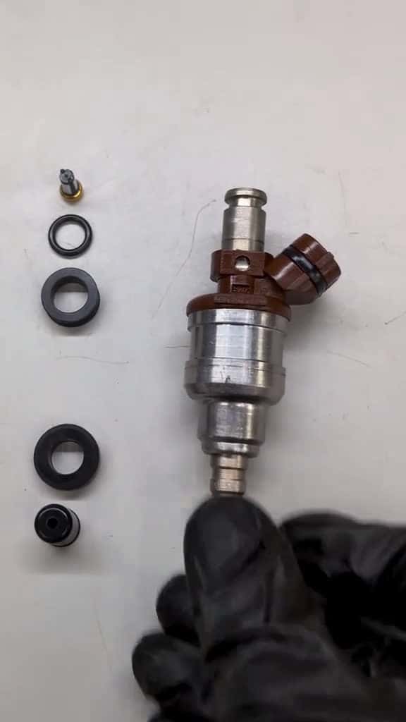 Cover for Assembling Toyota Denso Fuel Injectors for Efficiency