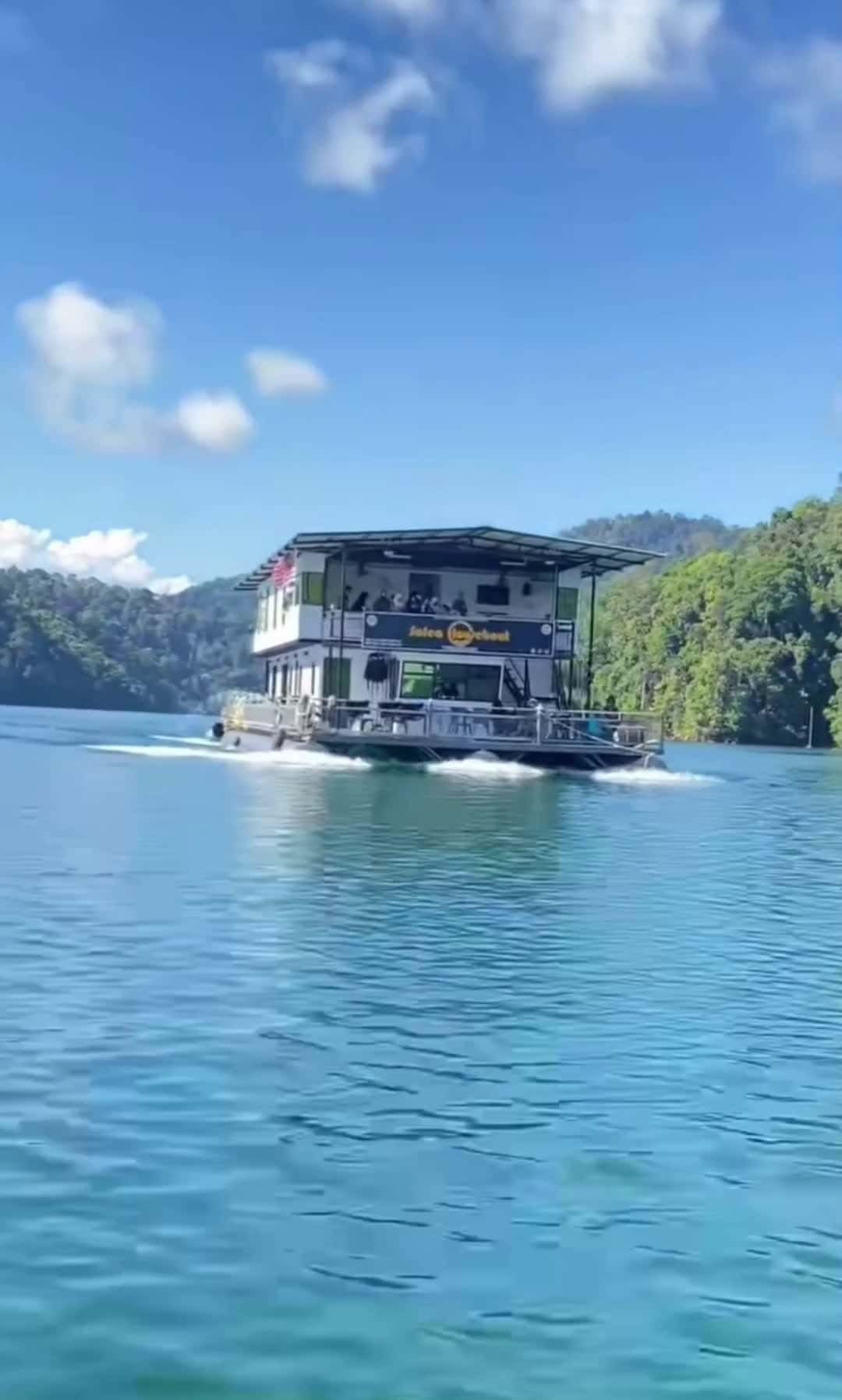 Cover for It's a beautiful house on the water 🌊#scoopz  #boat  #boatlife  #luxury  #life  #trending #pov  #fyp  #fypシ  #fypシ゚viral  #viral  #viralvideo 