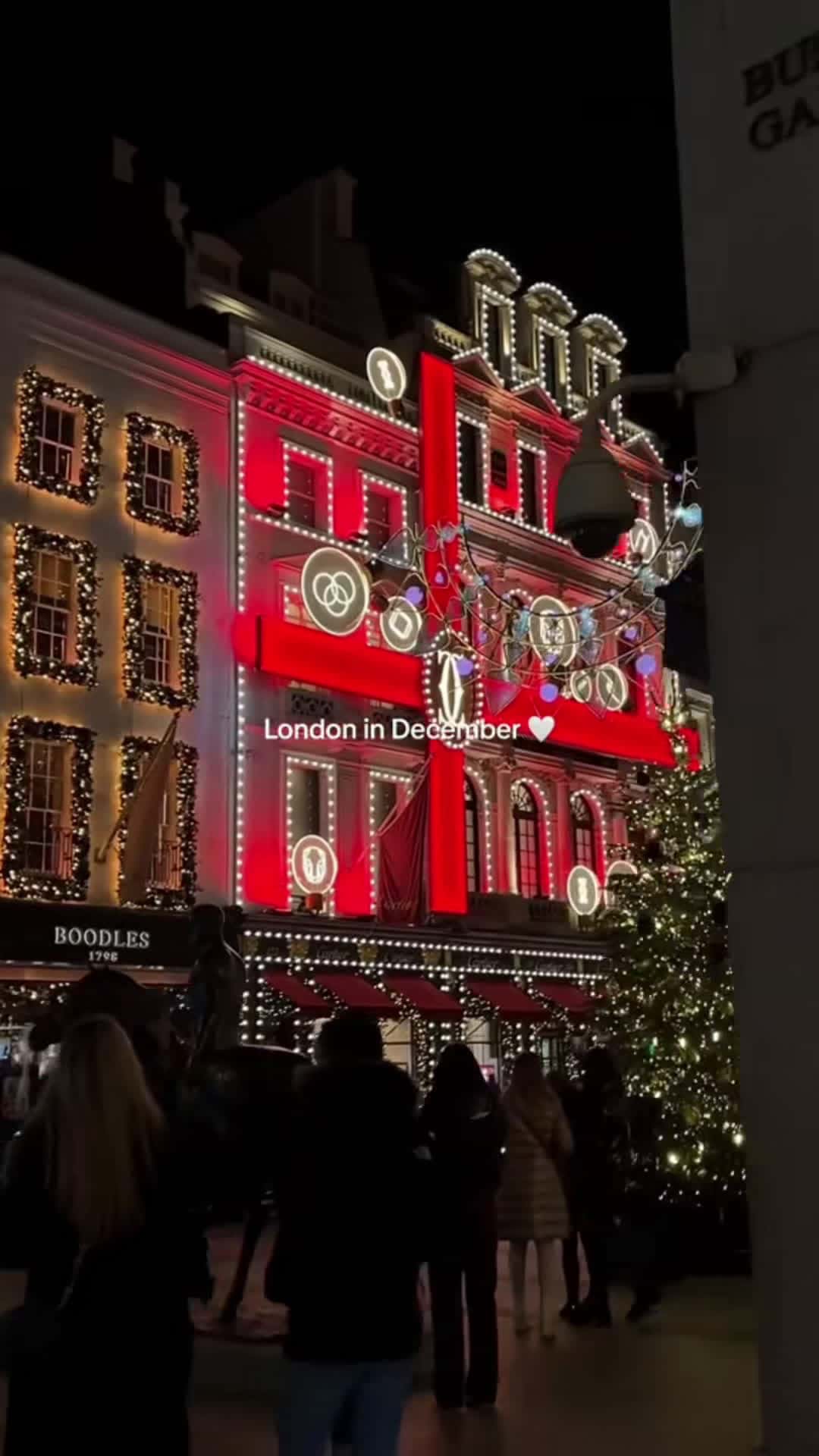 Cover for #CaughtOnCameraSimply perfect 🎄🎁✨ #christmastime #londonatnight #xmas2023