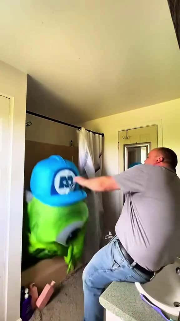Cover for scareprank scarecam scared prank funnyvideo funny viralvideo fyp trending 01646 #trending