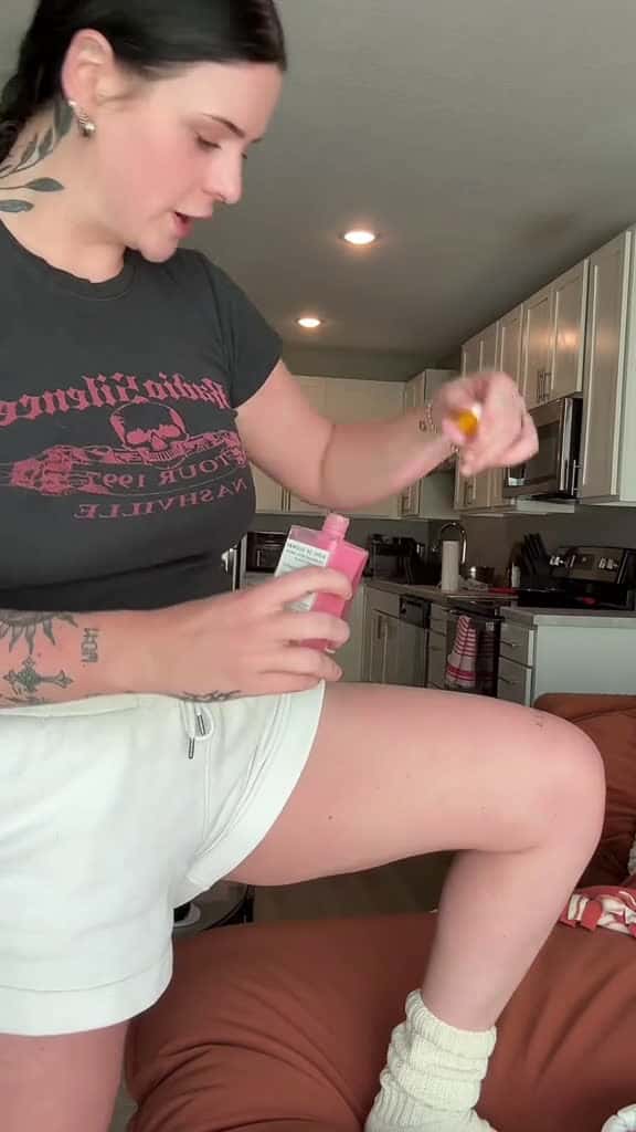 Cover for DIY lymphatic drainage for the thighs! Also don’t come at me my roots are so bad rn I look BAWLD. #lymphaticdrainage ##lymphaticdrainagemassage #lymphaticmassage #cellulite #dealsforyoudays