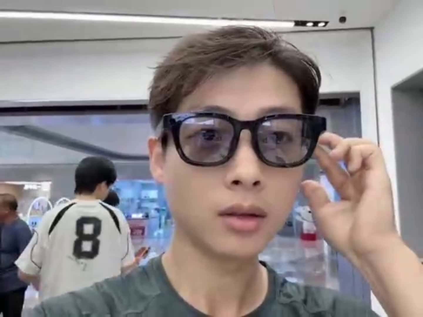 Cover for Among the functions of the Xiaomi's AI glasses, there's their use as sunglasses