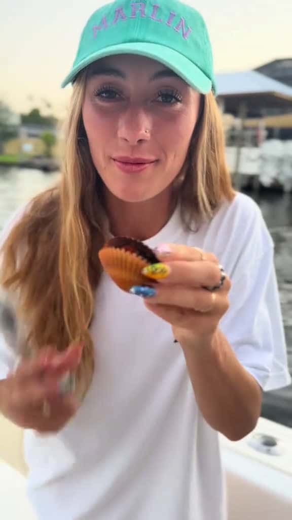 Cover for how to clean a scallop! #scalloping #scallop #girlswhofish #snorkeling #fishnails #saltwater #fyp #viral #likes #boujeemarlin @Boujee Marlin @What The Fin #scoopz  #viral 