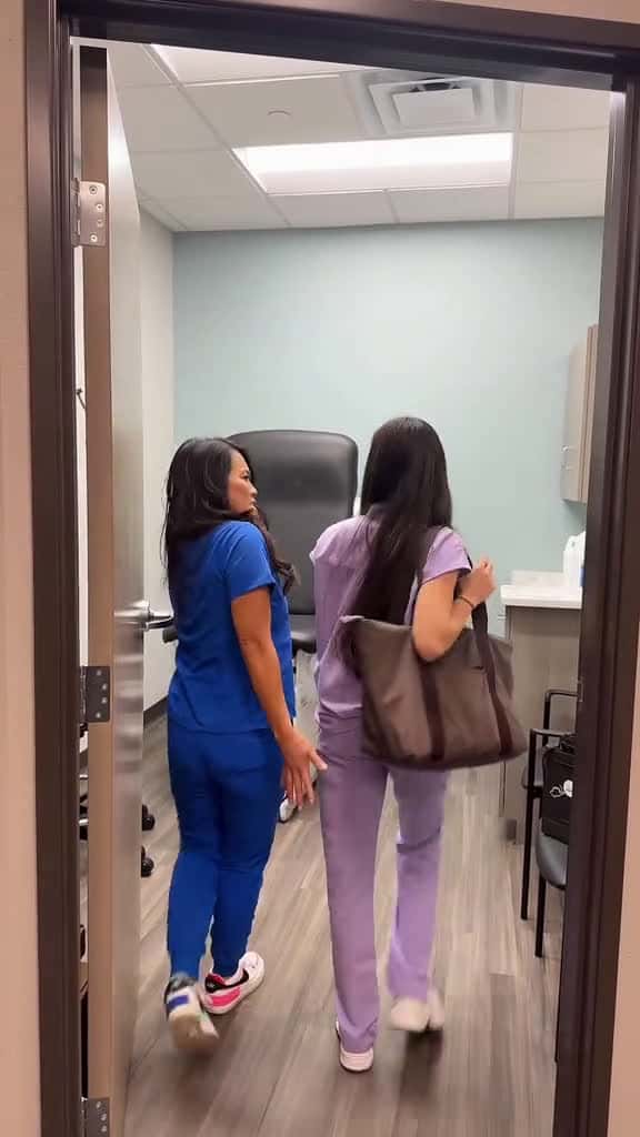 Cover for I’d like to introduce @gili amid on the NEXT episode of Dr Pimple Popper Breaking Out on @LifetimeTV Monday 9/8c. She is a medical student who is trying to get into dermatology. I don’t know if the world really knows quite how competitive and challenging it is to get a derm residency position. She is such a smart, hard working, kind, young woman who truly loves derm and would make the most wonderful compassionate dermatologist. See how she handles a complicated case this Monday! #drpimplepopper 