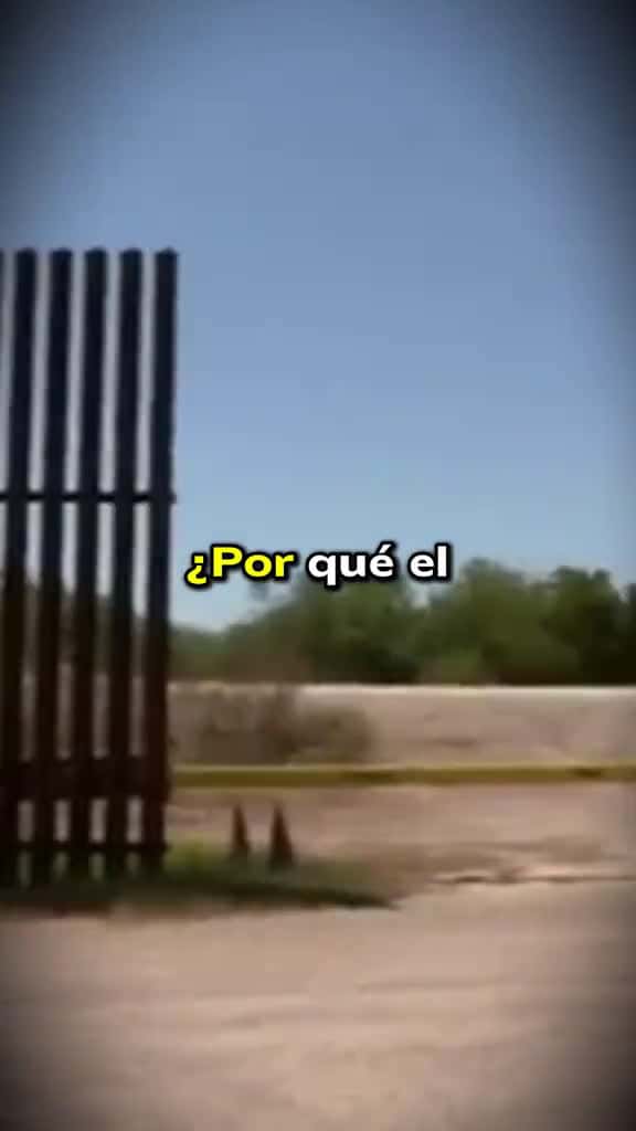 Cover for Por qu el muro fronterizo entre EE UU y M xico El muro fronterizo que divide Estados Unido 91518 #shortvideosscoopz