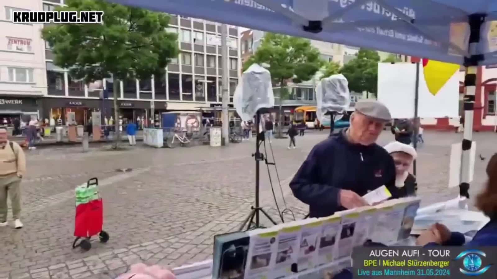 Cover for Police have shot a knifeman who injured several people in an attack at a far-right event in the German city of Mannheim.