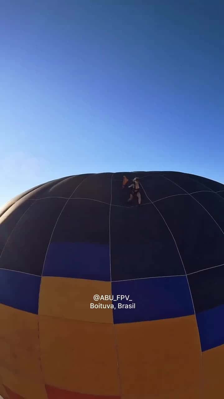 Cover for E o time lenha mostrando como se divertir aqui em boituva - SP ! Esse time aprontando as maiores aventuras no cu Empresa de balonismo @ceuazulbalonismo com seu capito @rbarrot
