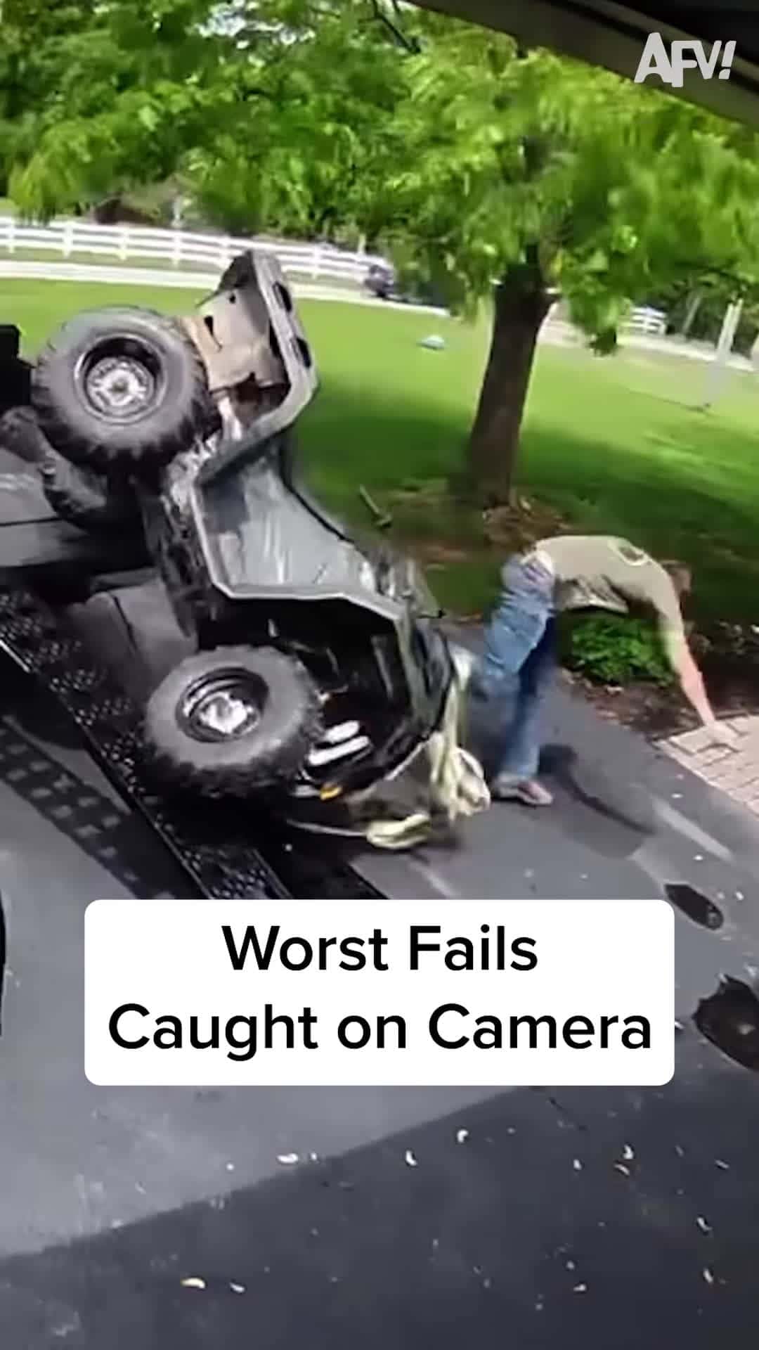 Cover for You cant hide from the security camera