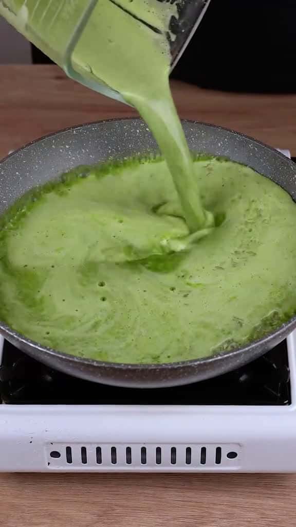Cover for Everyone s adding spinach juice to rice after seeing this genius idea cooking Recipe EasyR 59166 #american
