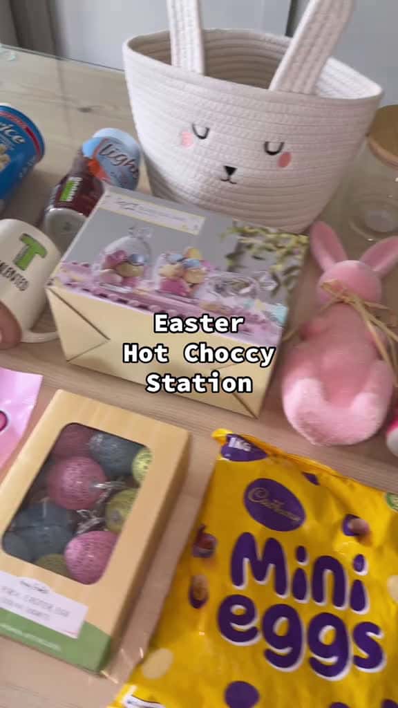 Cover for Easter hot chocolate station - mini eggs and marshmallows for treats as the toppi 53174 #american
