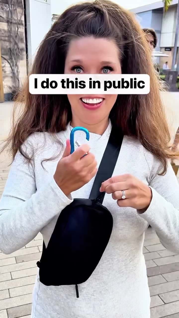 Cover for I use a carabiner to add an extra layer of security to my bag in crowded areas #bag #purse #safety #crowds #lifehacks 