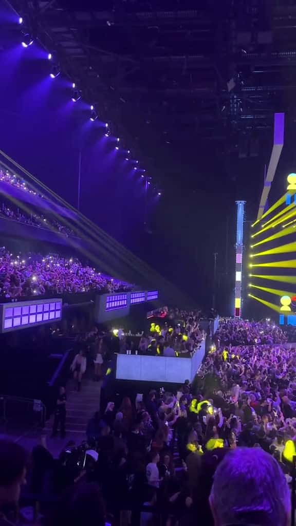 Cover for Manchester singing Wonderwall at the MTV EMAS oasis wonderwall concert mtvemas mt 47393 #trending