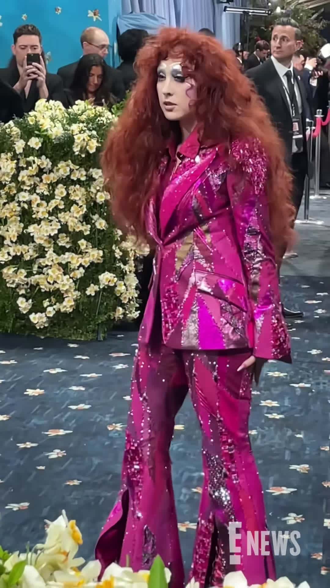 Cover for Think you can forget about Chappell Roan‘s #MetGala look? Good luck, babe! 😍