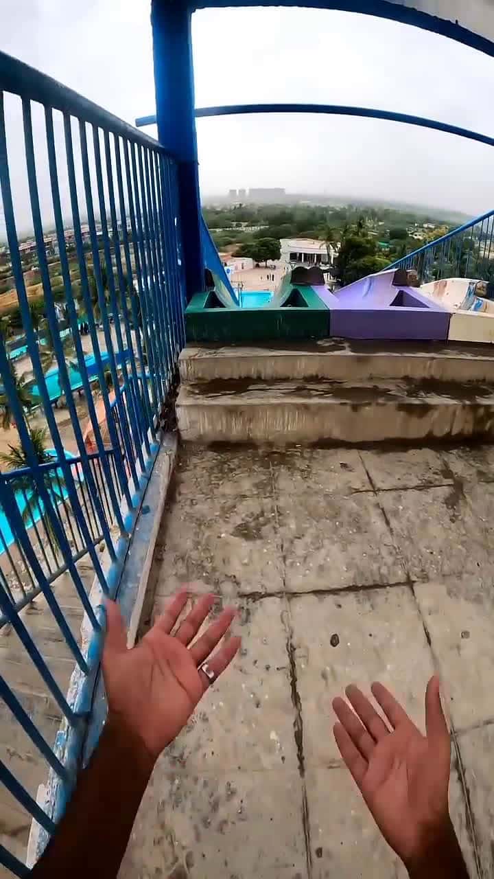 Cover for Bella caio no Water in waterslide 😂#scoopz #scoopzreels #uk#usa#us 