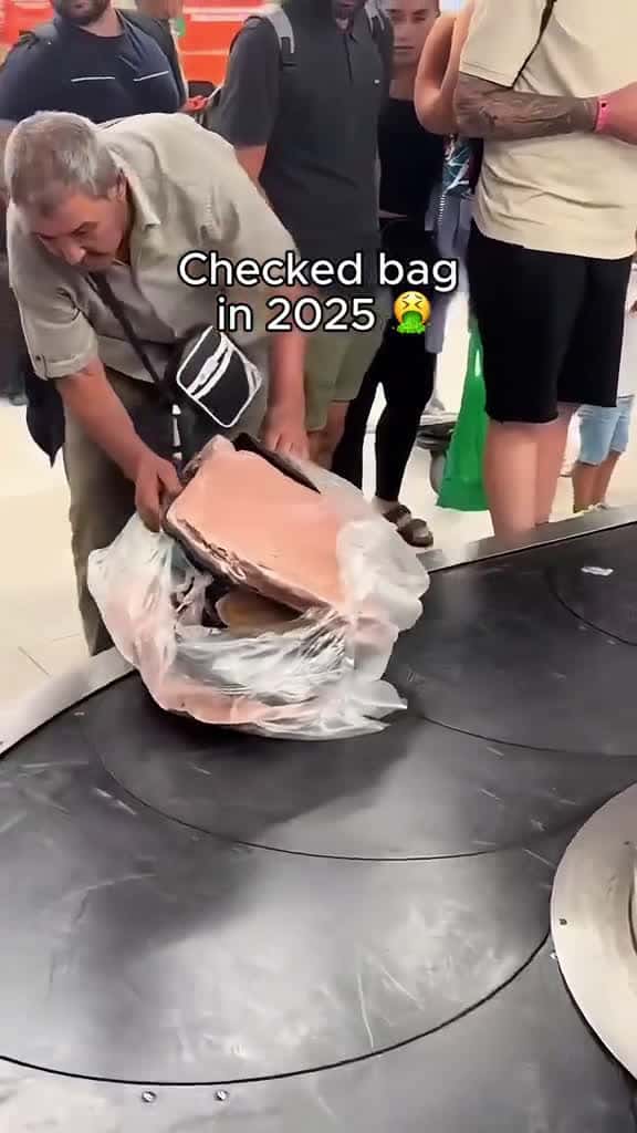 Cover for Every travele needs this carry on backpack travelhacks 70126 #shortvideosscoopz