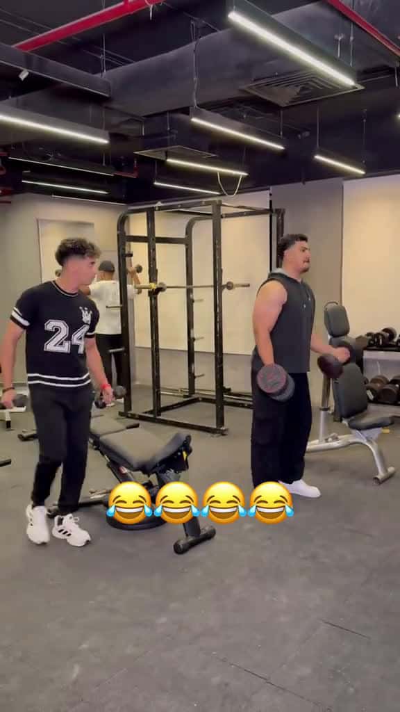 Cover for follow me to watch more interesting videos 😂😂😂😂😂😂 #prank #usa #scoopz