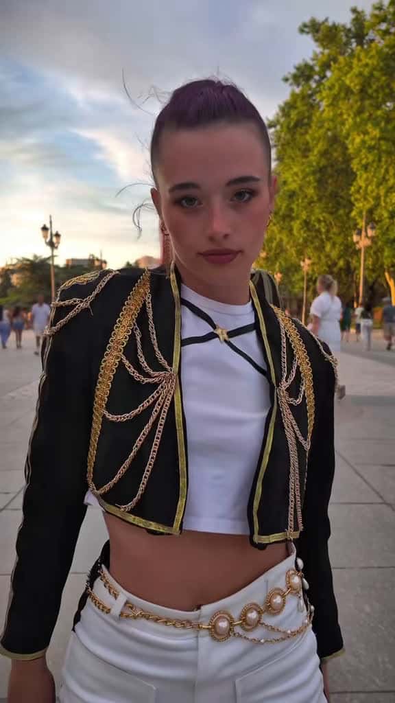 Cover for Golden by HUNTR/X – stunning new dance cover! Feel the emotion and energy ✨ #GOLDEN #Kpop #DanceCover