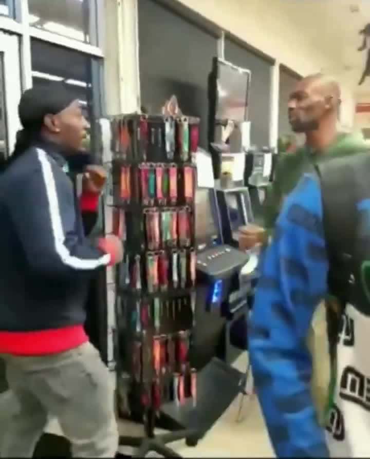 Cover for #fyp  #viral  #fight  #firstvideochallenge  #sports He put his head through the glass!!😭😭