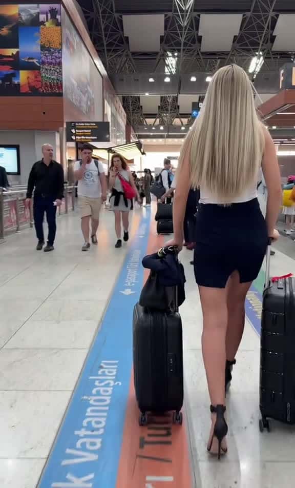 Cover for follow chat cute amazing stewardess flightattendant usa uk losangeles 55630 #followMe