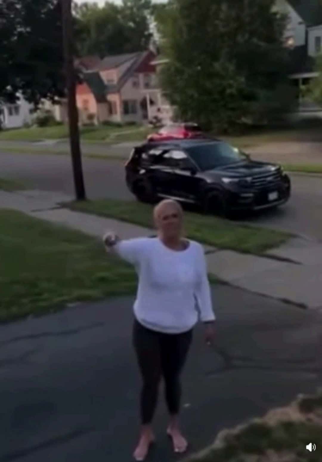 Cover for karen get knocked out 😂 was he in the right or did he over do it🤔🧐 #fightcam #fyp  #foryou  #foryoupage  #fypシ  #firstvideochallenge  #fypシ゚viral  #caughtoncamera  #viral  #scoopz  #reels  #trending  #clips  #knockout  #fight 