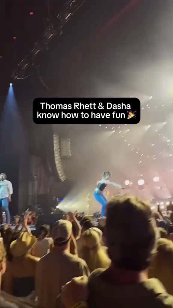 Cover for Noche de Música en Vivo con Thomas Rhett y Dasha