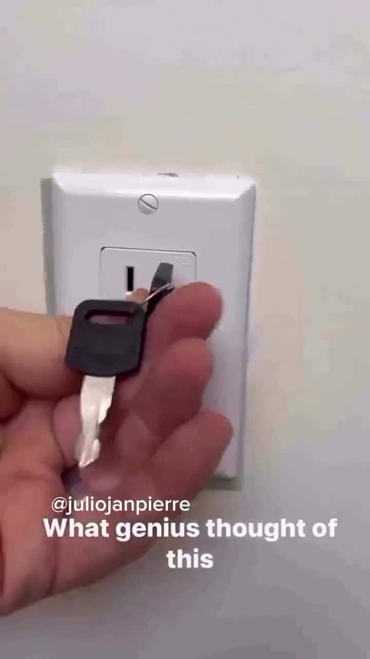 Cover for 😱😂😂 Watch till the end you would be shocked #funny #viral #fyp #lifedrama #trending #caughtoncamera #scoopz 