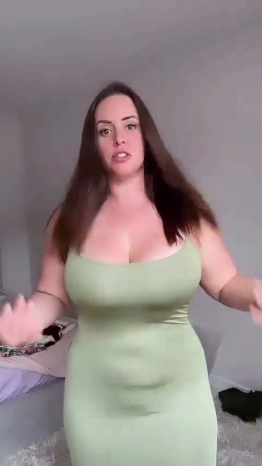 Cover for I think I’m in my green era now 🥝 #reels #sundress #curvyootd #ootd #dress #explore 