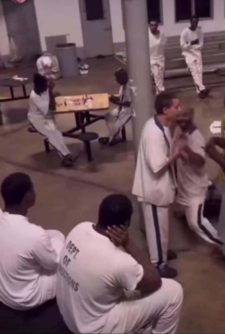 Cover for Crazy white boy gains maximum respect off prison brawl.  #fightcam   #fights  #fyp