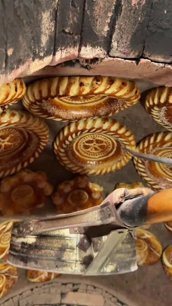 Cover for In 1 minute you will see the most beautiful bread in the world baking bakingrecipe Tandoor 89758 #trending
