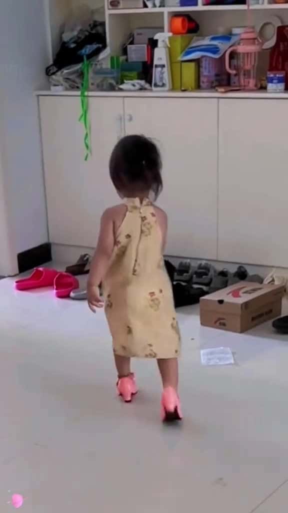 Cover for The baby puts on the high-heeled shoes fyp foryou baby usa funny 17614 #shortvideos