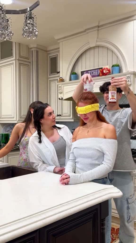 Cover for My mom tricked me into drinking the hot sauce at the end 85834 #shortvideosscoopz
